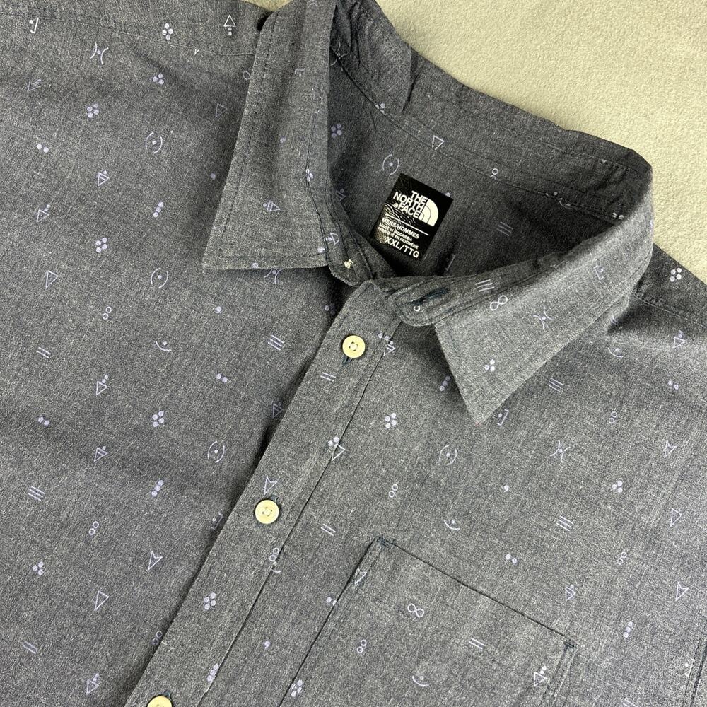 The North Face Men’s Short Sleeve Size 2XL Dark Gray Button Up Shirt Design